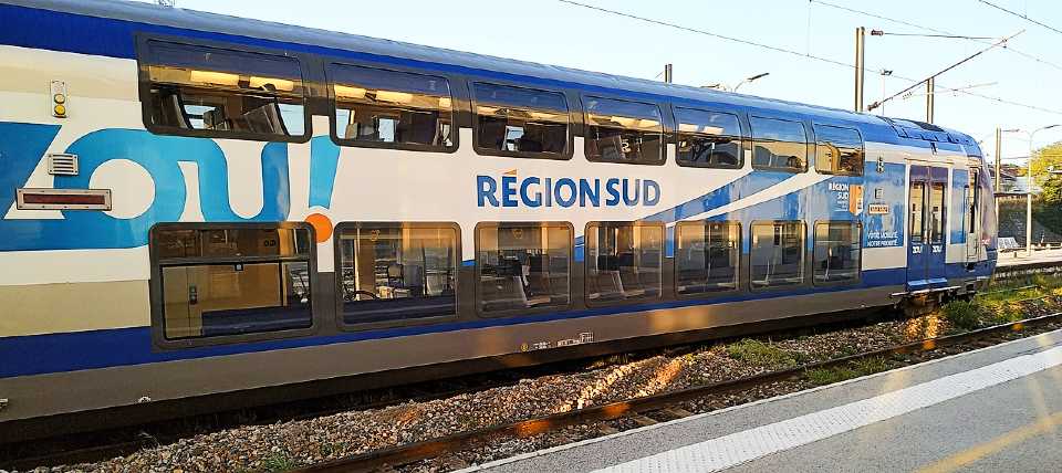 Train SNCF TER ZOU ligne 10 Région sud