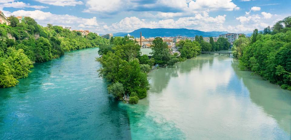 Colour contrast between the Rhône and Arve rivers