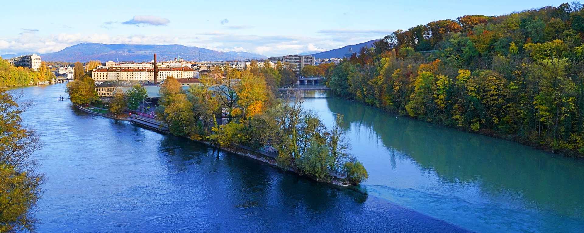 Vue sur la confluence en la rivière de l'Arve et le fleuve Rhône dans le quartier de la Jonction à Genève en Suisse