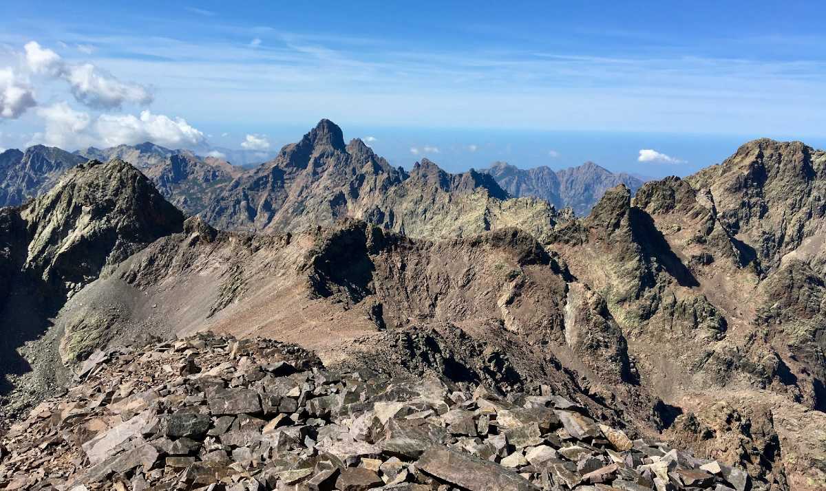Sur les sommets des montagnes insulaires / photo Jérôme Bertaux