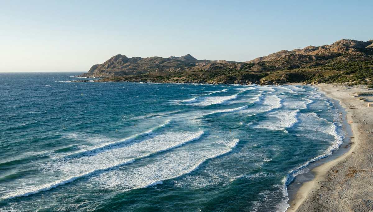 Plage et Méditerranée en Corse, photo Lukas Tennie