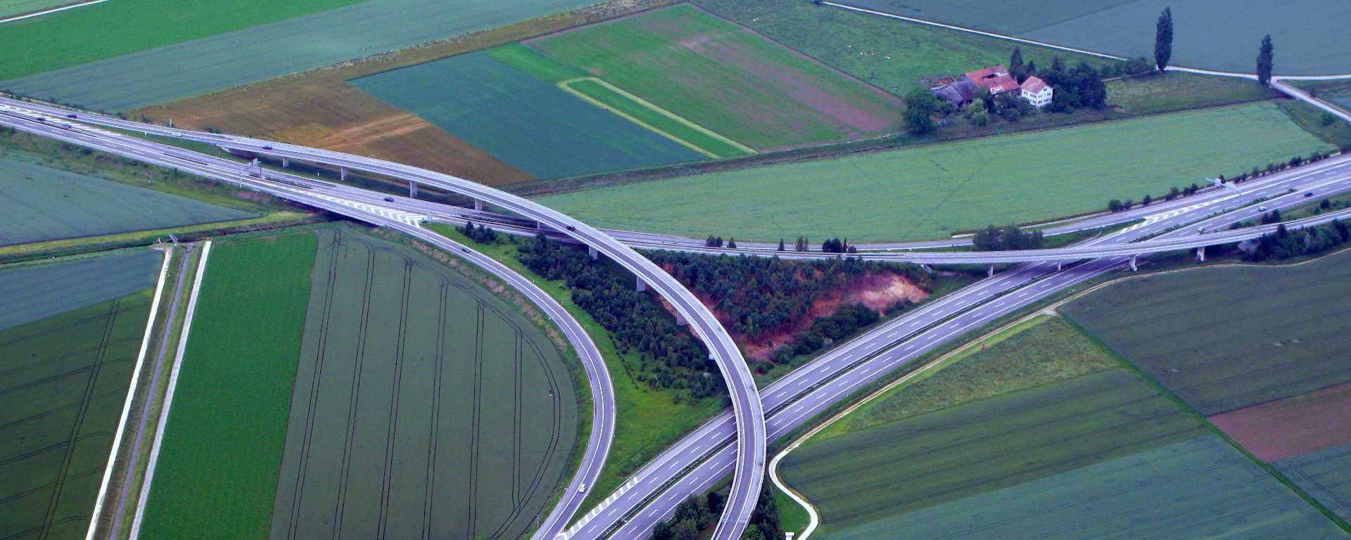 Les routes nationales en Suisse : réseau, autoroutes et vignette électronique