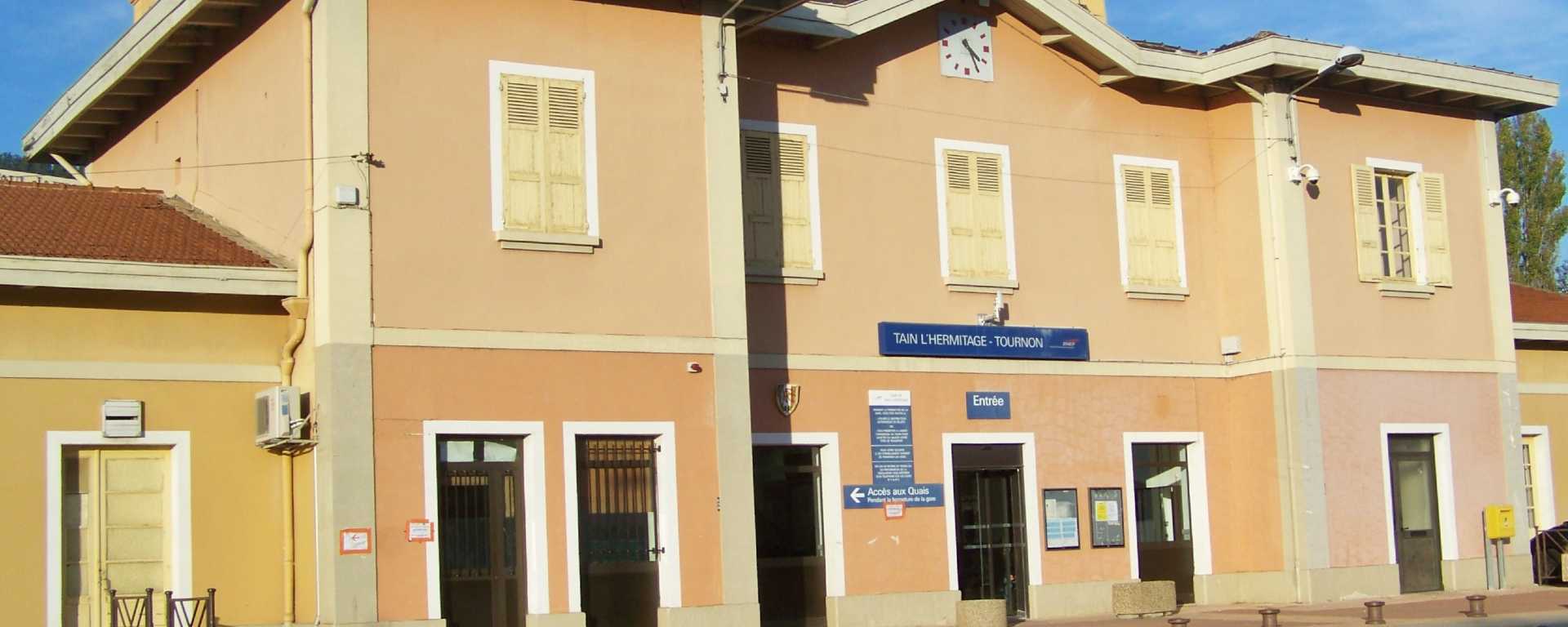 Façade d'entrée de la gare de Tain-l'Hermitage / Tournon-sur-Rhône