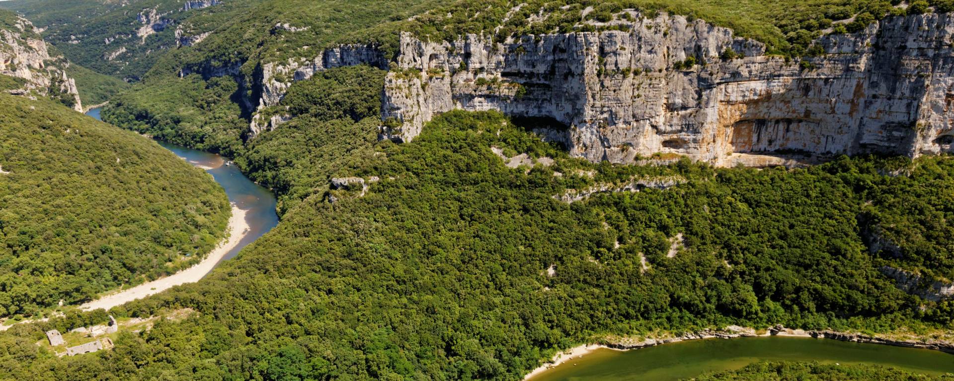 Les gorges de l’Ardèche : cartes et guide pratique